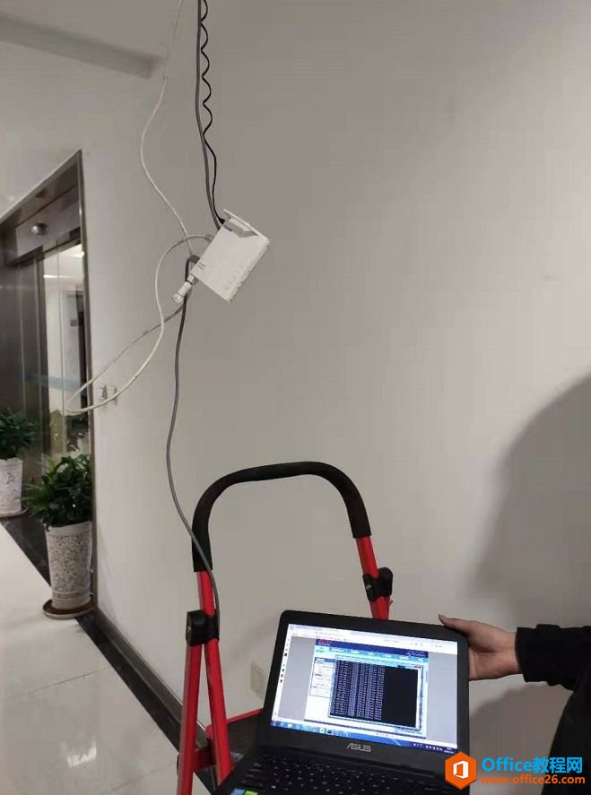 这个路由器，真的第一次见，差点害的小哥不敢重置”