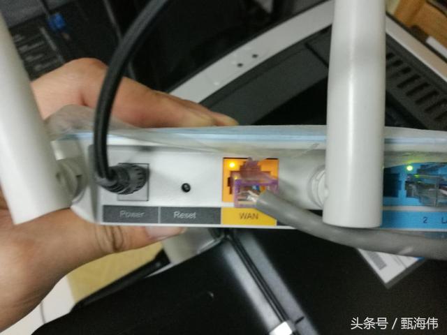 怎么用手机设置无线路由器上网”