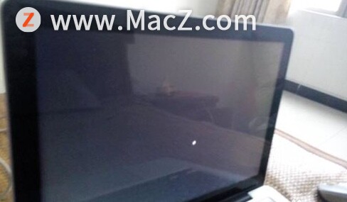 Macbook在开机后突然黑屏如何处理？”